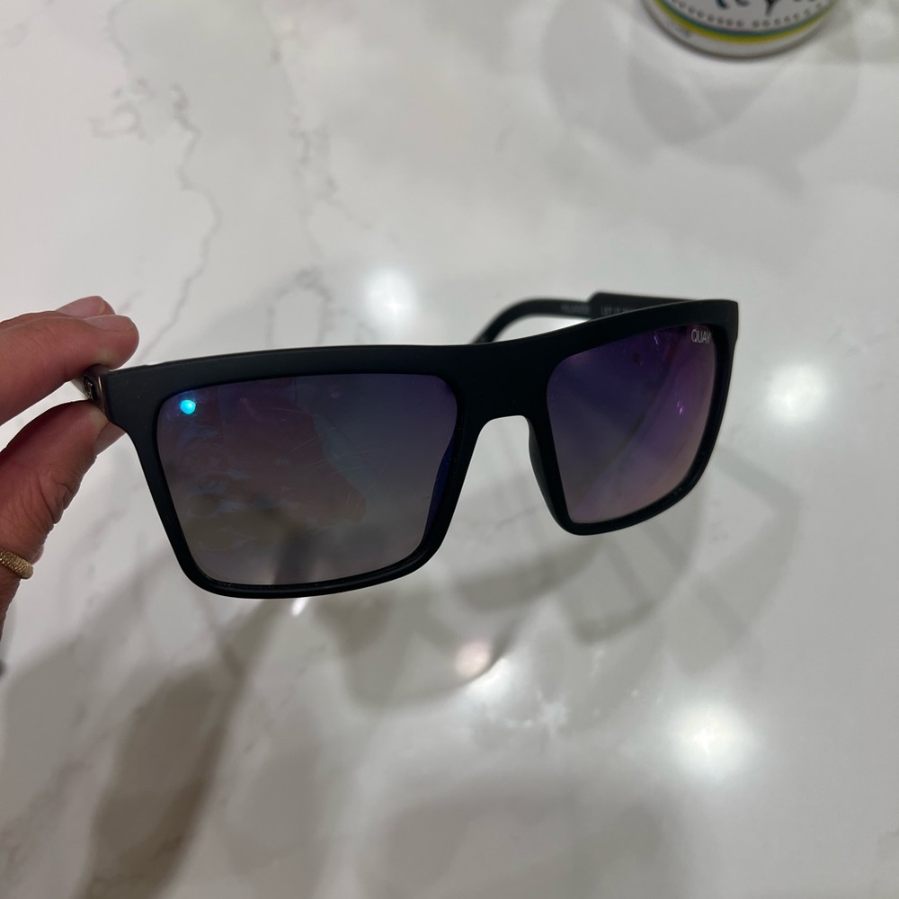 LET IT RUN Quay sunglasses
